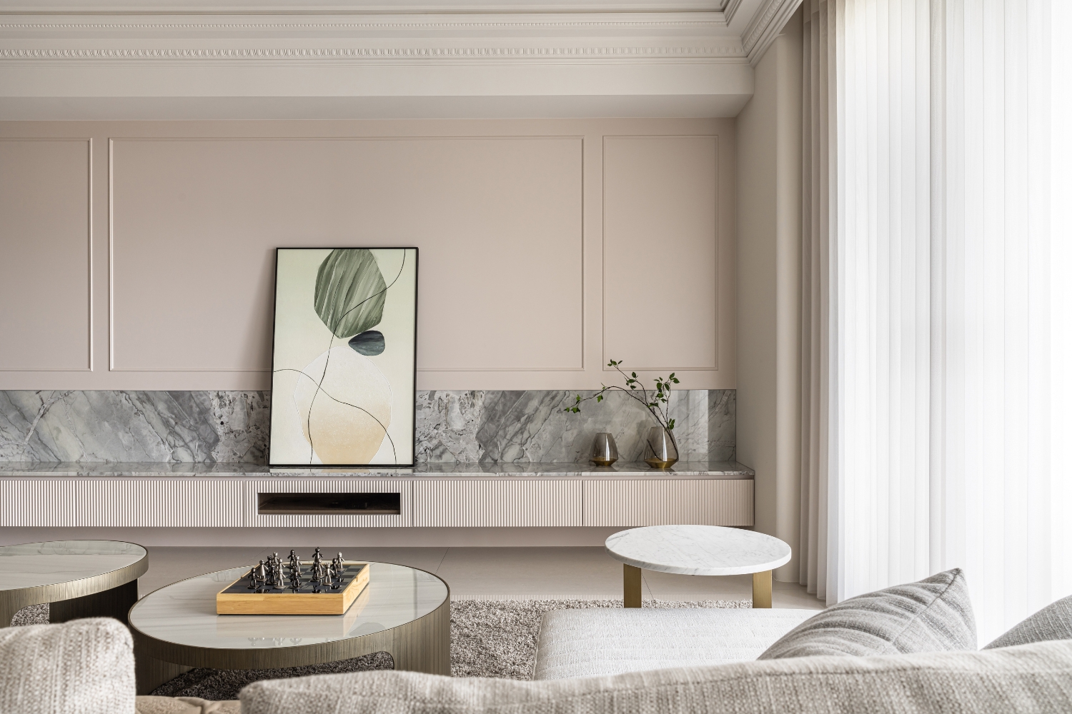 藝瓦空間設計<美術帝國B1-24F>，線板電視牆造型